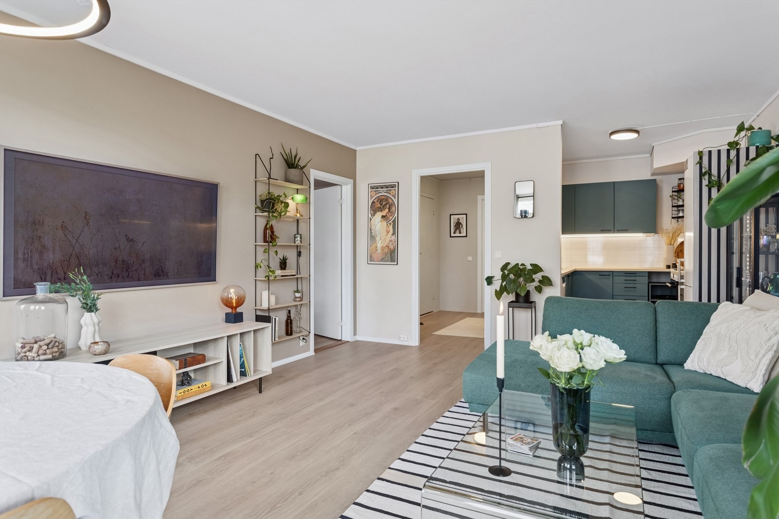 Stue og kjøkken er tilsammen ca. 28 m² Galleribilde