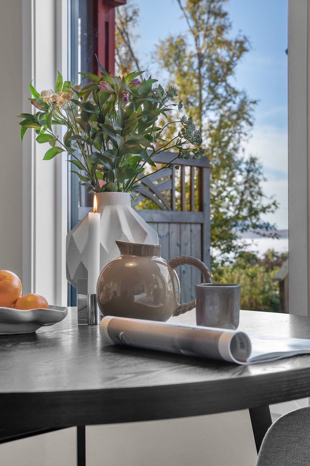 Utsikt sørvestover mot friareal og Sandnessundet og Kvaløya Galleribilde