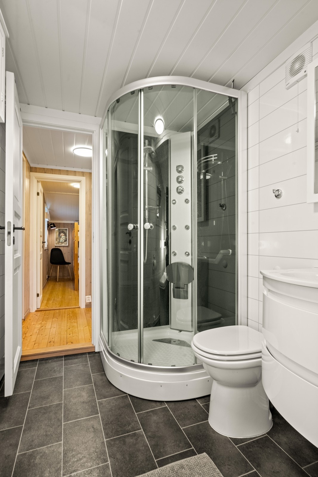 Det er satt inn dusjkabinett på badet Galleribilde