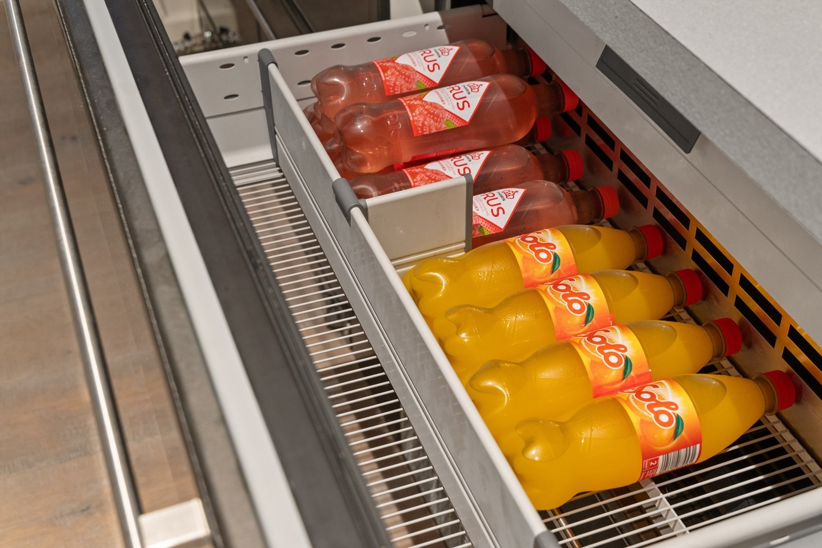 Finesser som kjøleskuff, vinskuff og kaffemaskin følger med Galleribilde