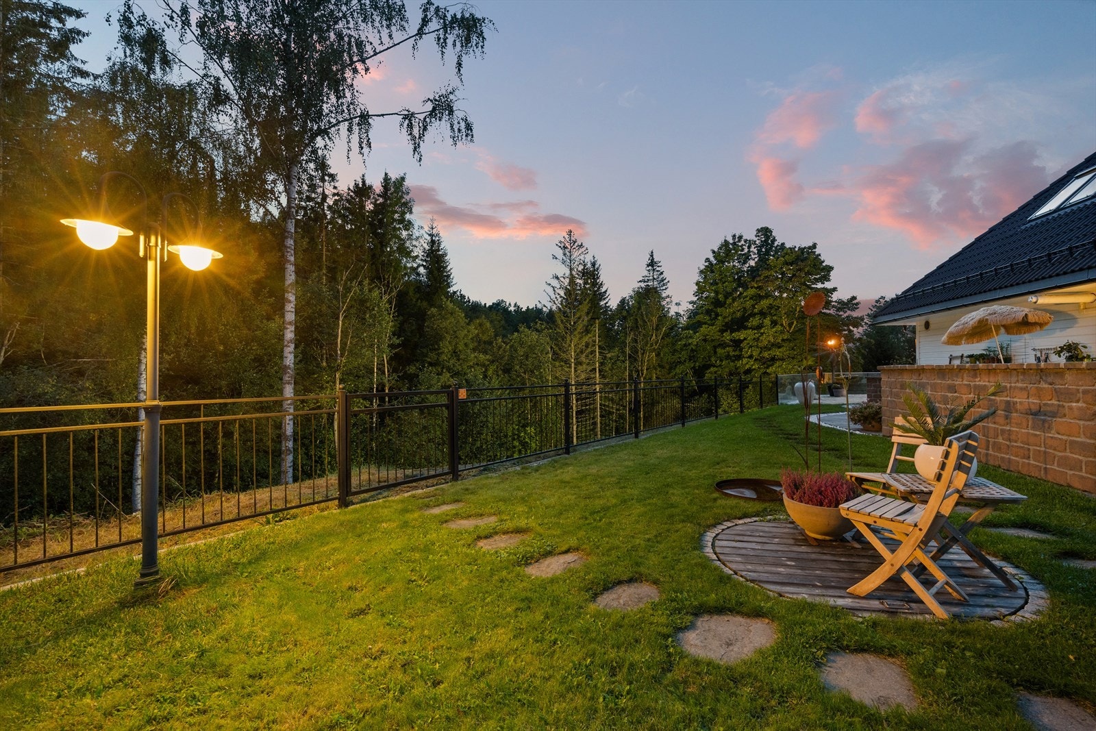 Tomten er pent belyst Galleribilde