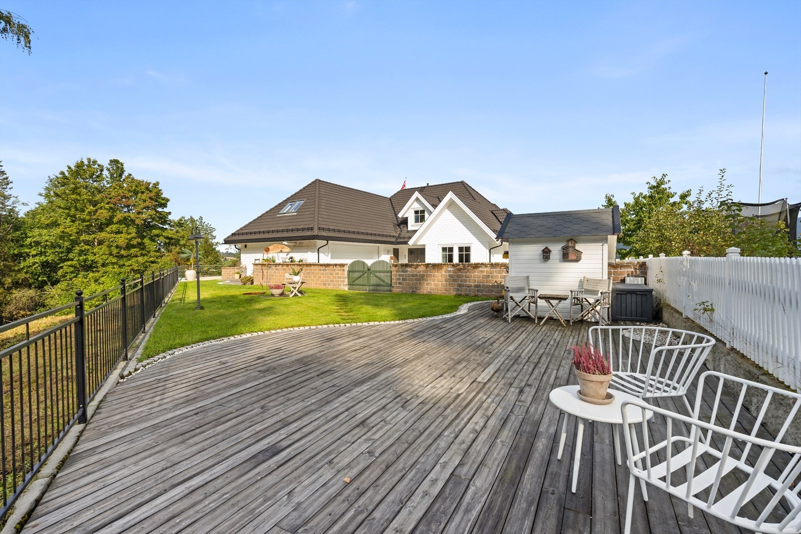 De inngjerdede område er et mekka for både to- og firbeinte Galleribilde