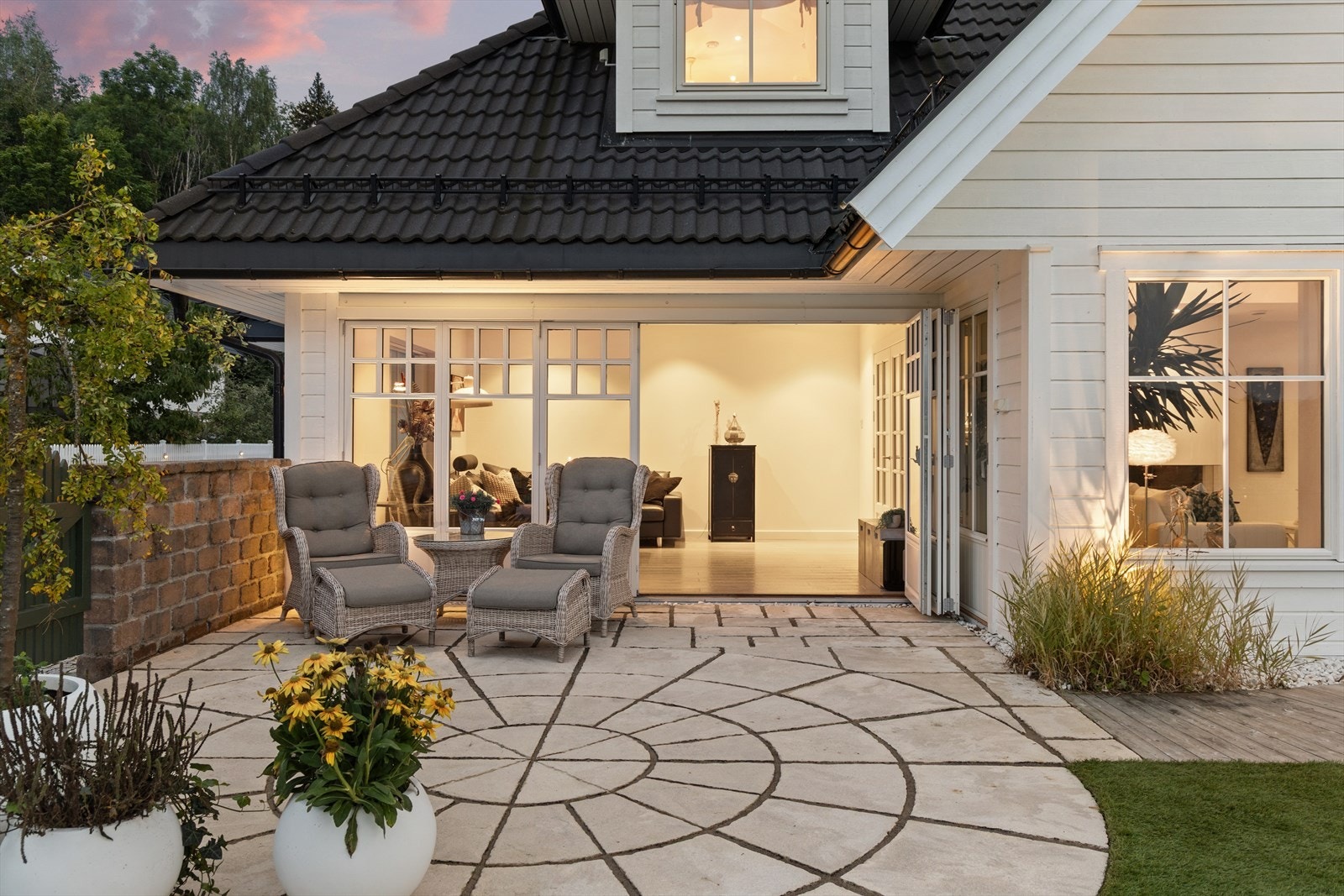 Kveldsstemning utenfor stue Galleribilde