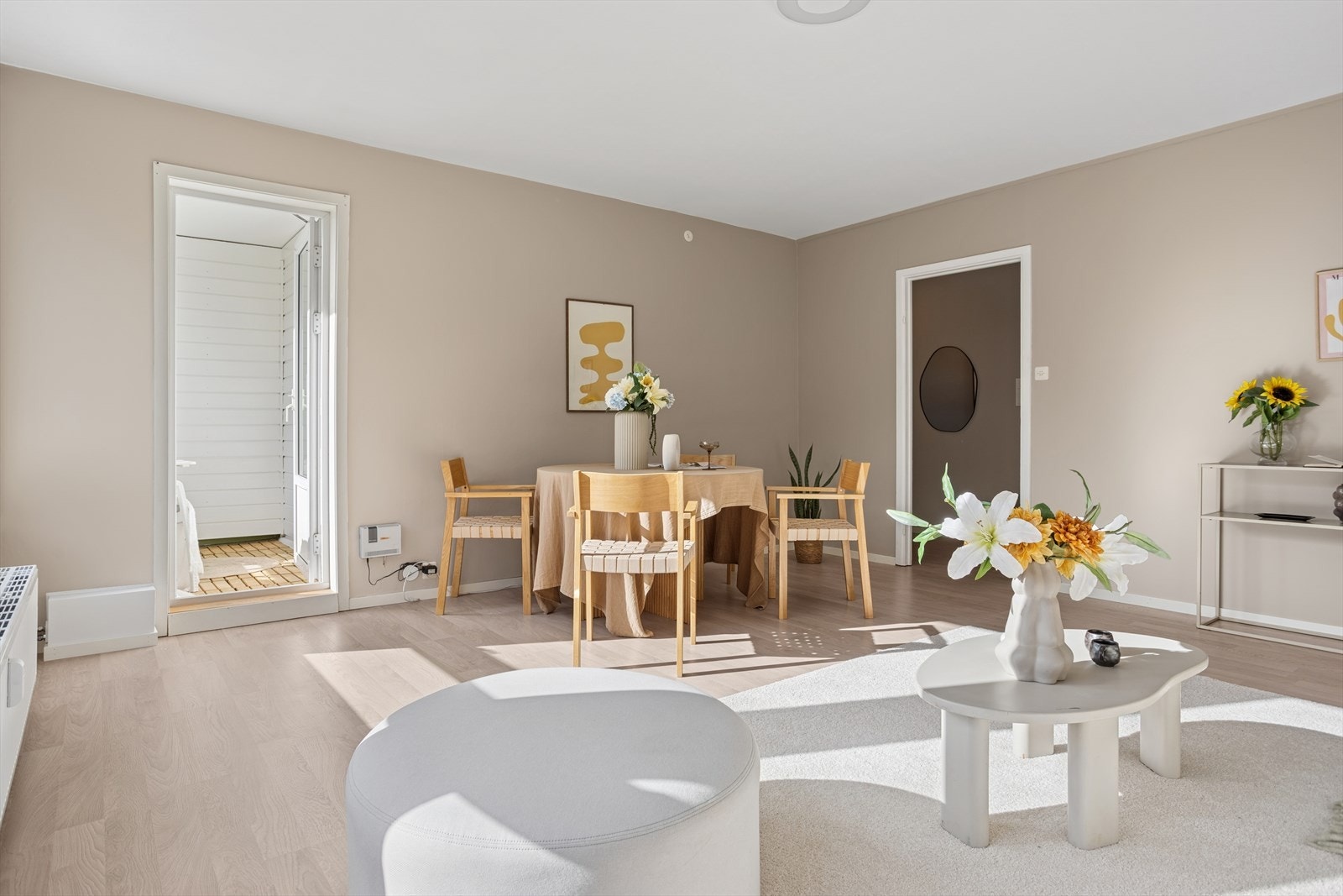 Stuen er perfekt for sosiale sammenkomster og koselige stunder. Galleribilde