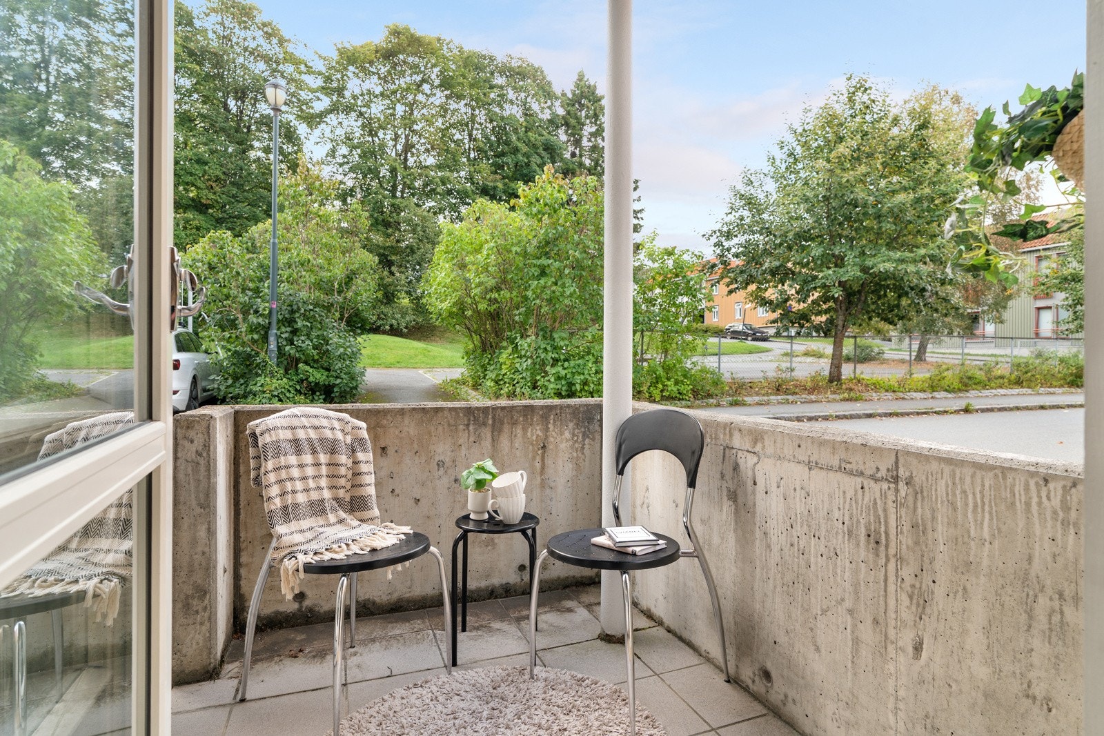 Flott takoverbygd terrasse på ca. 3,5 kvm. Galleribilde