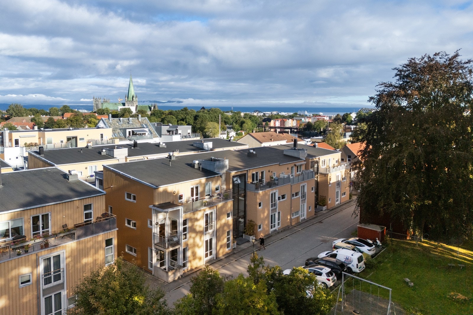 Leiligheten har etterspurt beliggenhet med umiddelbar nærhet til NTNU Gløshaugen og gåavstand til alt man har behov for. Galleribilde