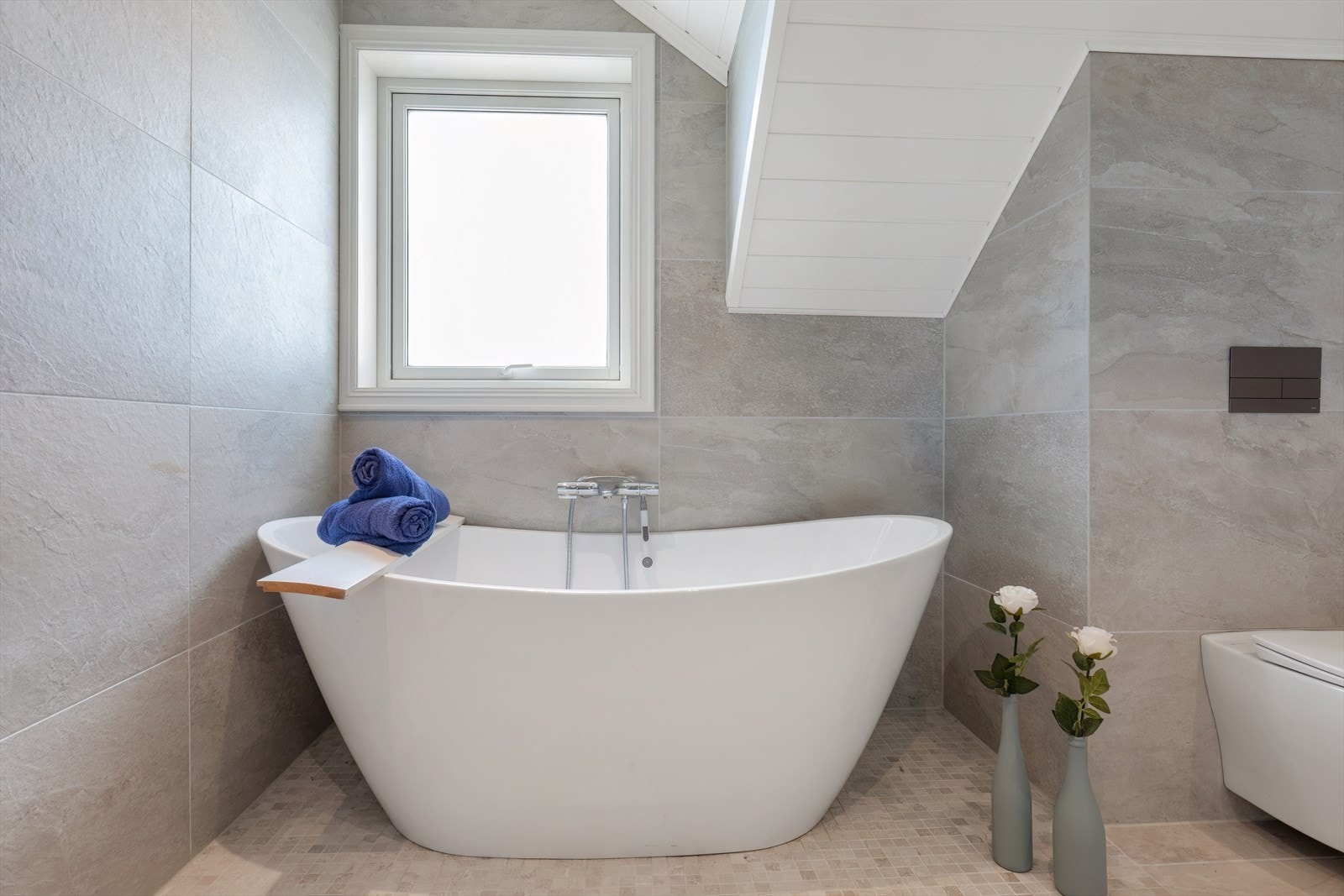 031_Bad 1 - både badekar og dusj.jpg Galleribilde