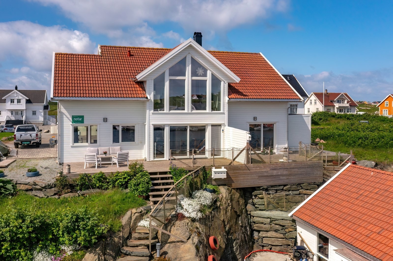 058_Fasade - bygget stod ferdig i 2019 og holder følgelig en høy standard.jpg Galleribilde