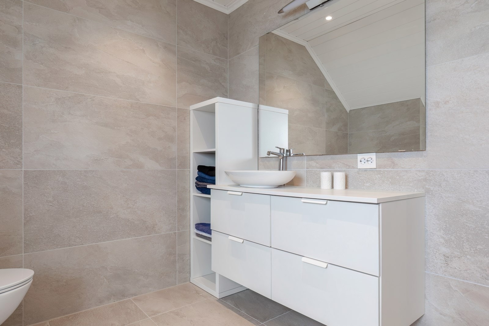 030_Bad 1 - lekkert design, i tidløse fargekombinasjoner.jpg Galleribilde