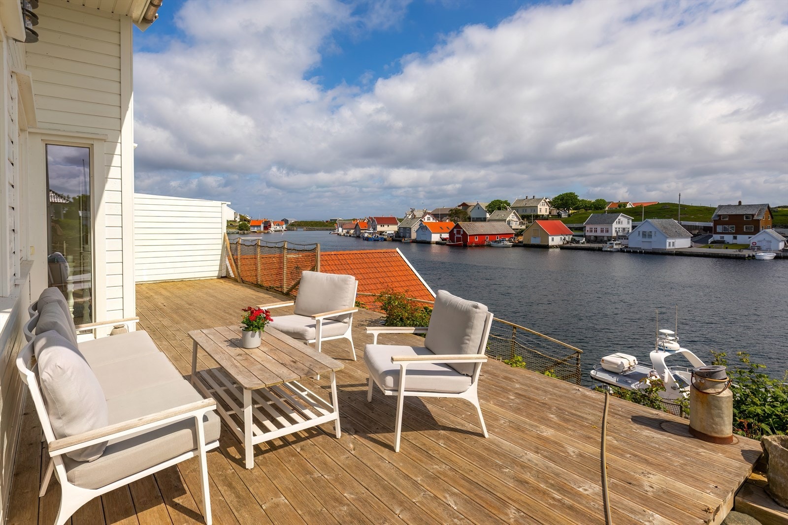 007_Terrasse - her kan solen nytes i nydelige omgivelser.jpg Galleribilde