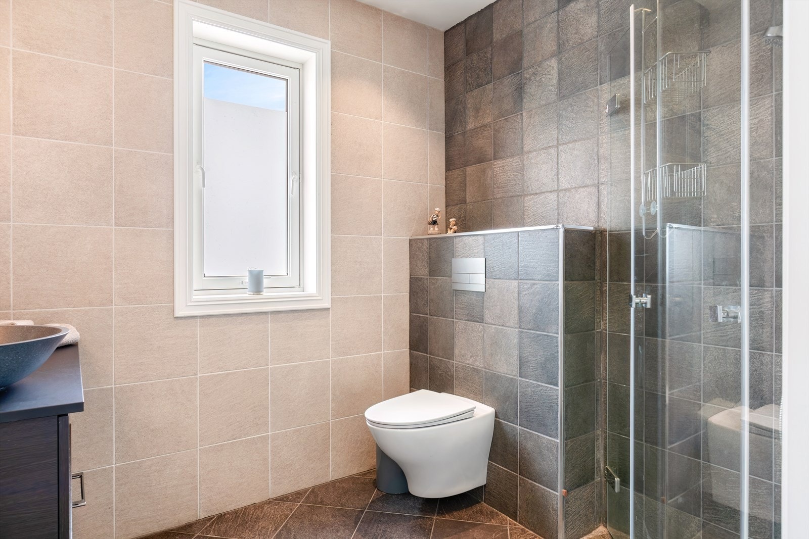 017_Bad 1.etg. - flislagt med varmekabler.jpg Galleribilde