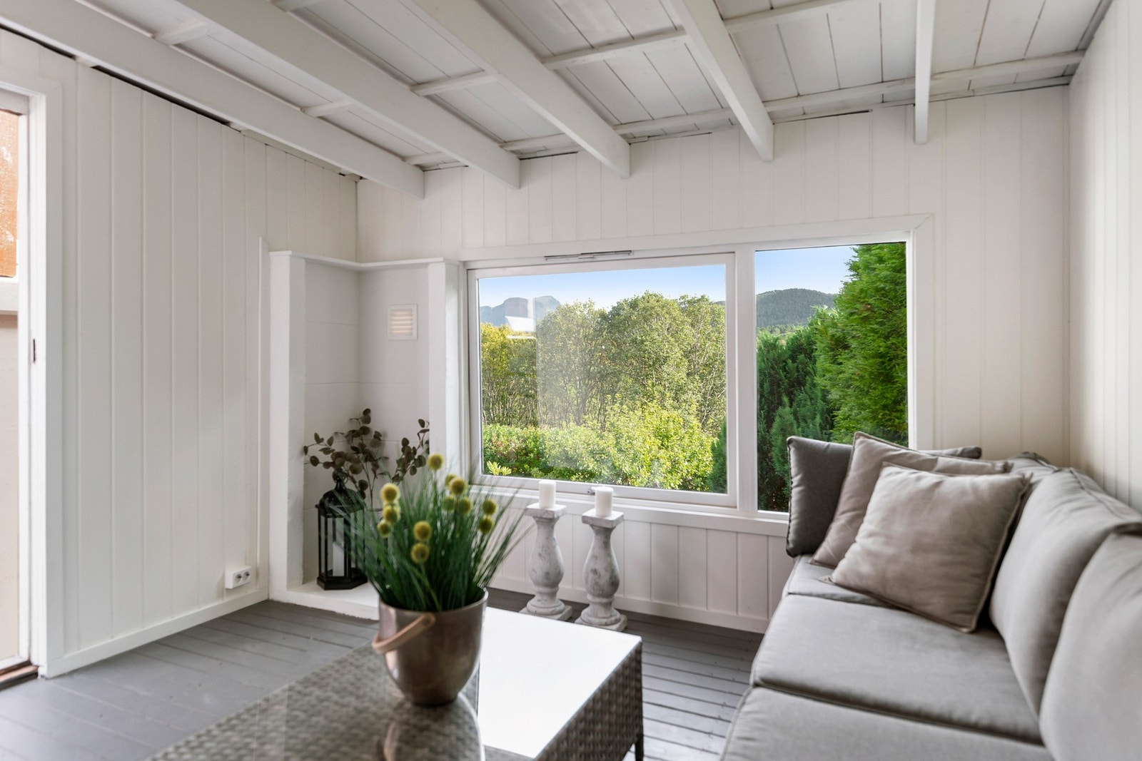 Koselig utestue ved verandaen. Galleribilde