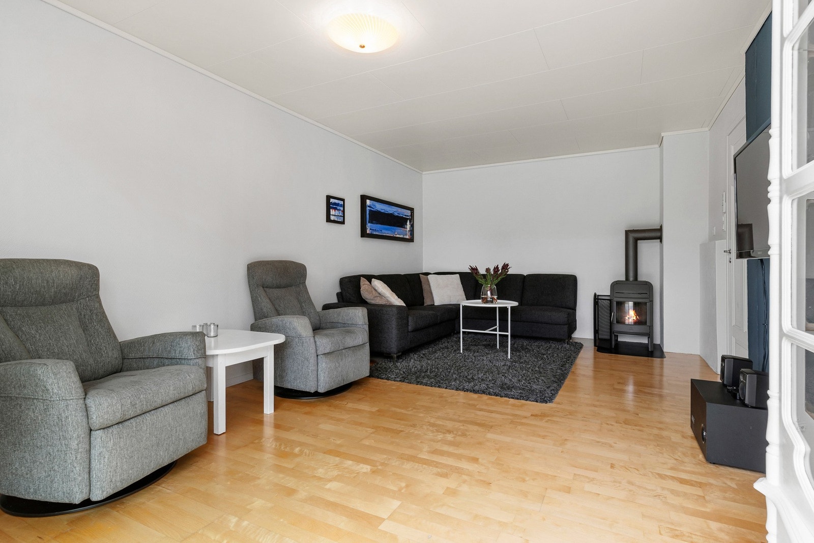 Kjellerstue med vedfyring. Galleribilde