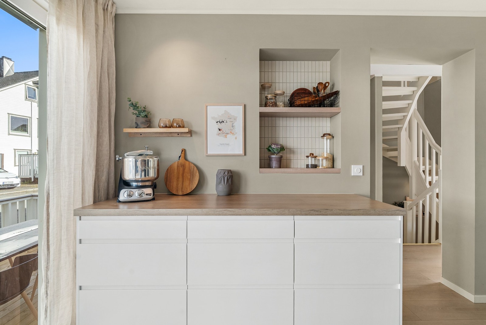 Utgang til terrasse fra kjøkkenet. Galleribilde