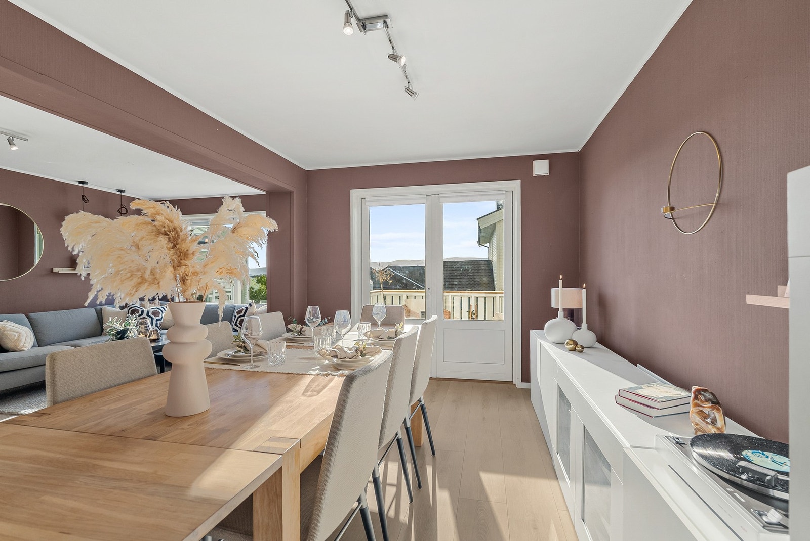 Utgang til balkong fra spisestuen. Galleribilde