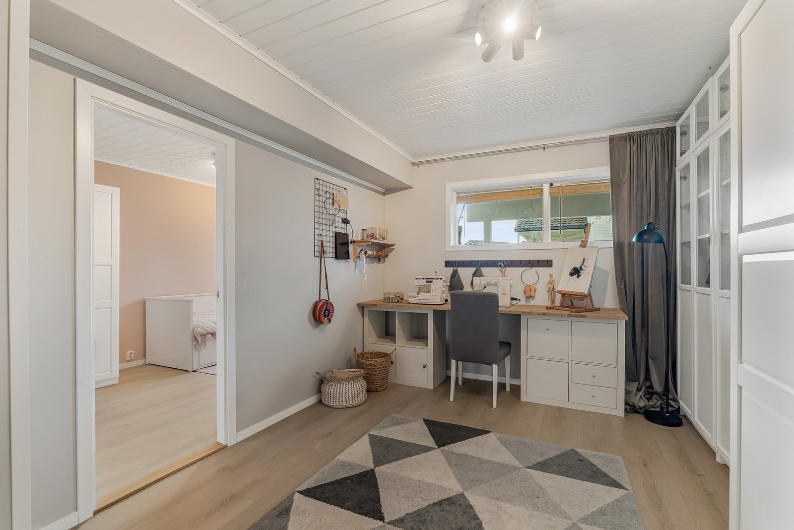 Lys og trivelig kjellerstue Galleribilde