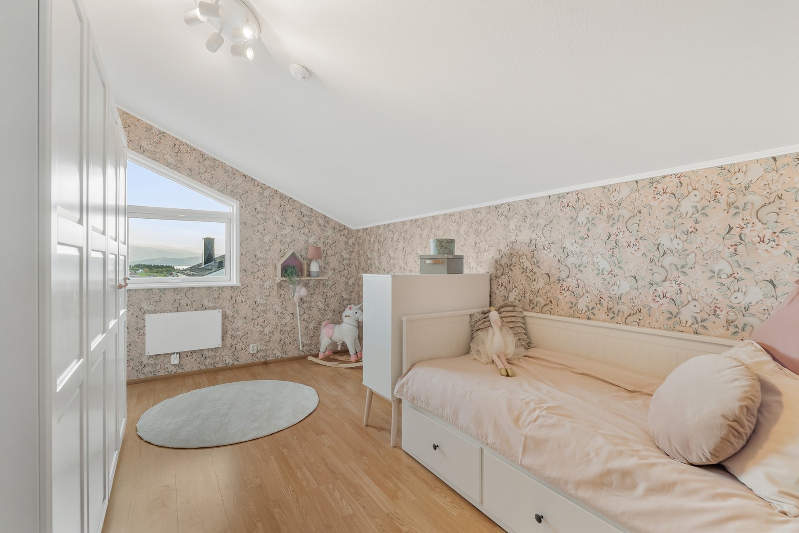 Soverom 3 med garderobe. Galleribilde