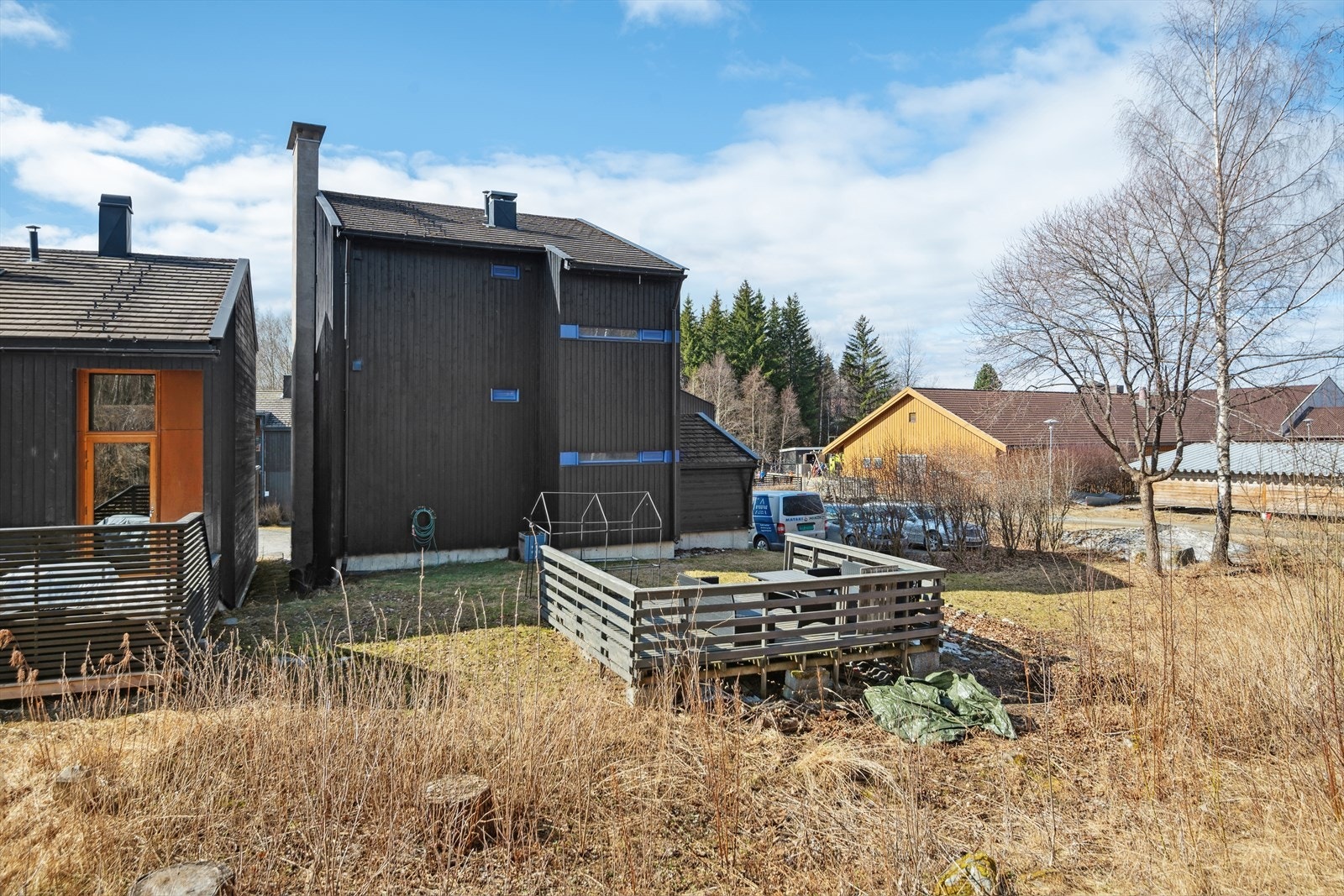 Fasade med uteområde på baksiden. Galleribilde