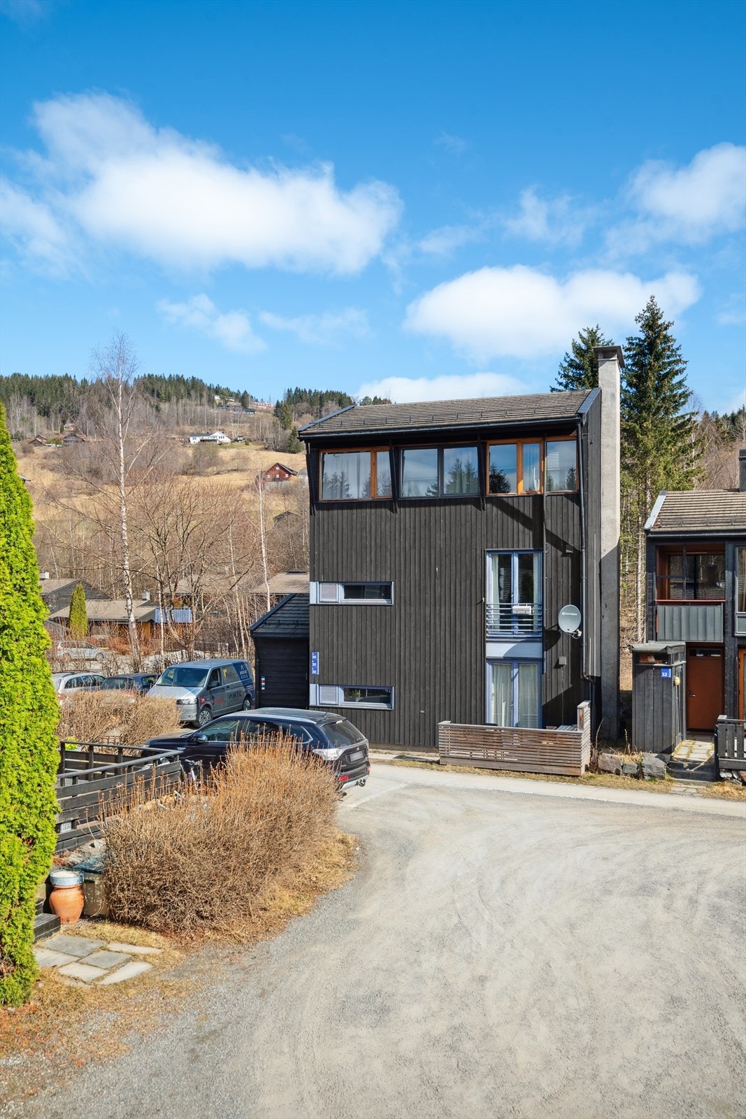 Leiligheten ligger i naturskjønt område med kort vei til fine turområder både sommer og vinter. Galleribilde