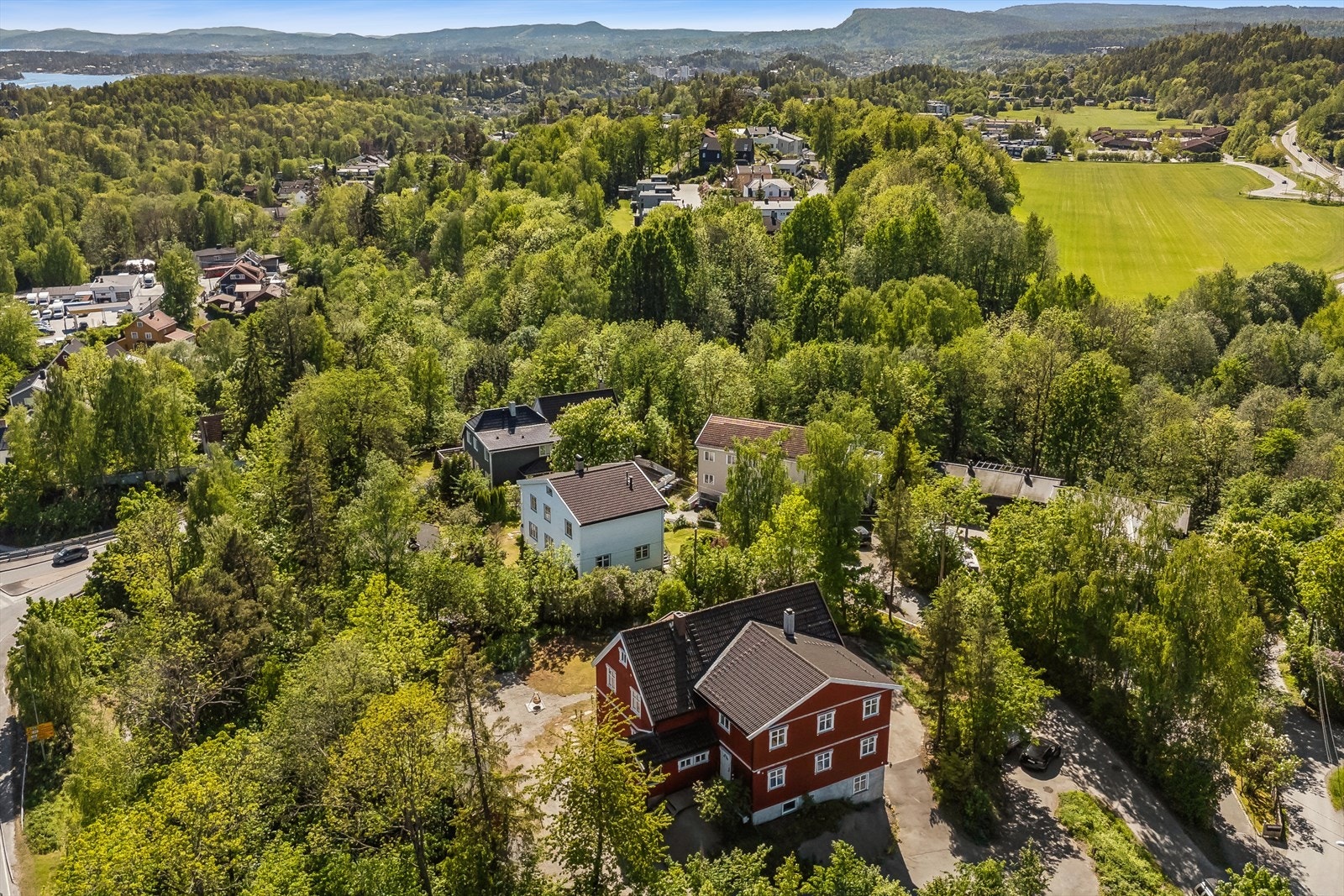 En unik eiendom med stort potensial og en solrik tomt på over 2 mål. Galleribilde