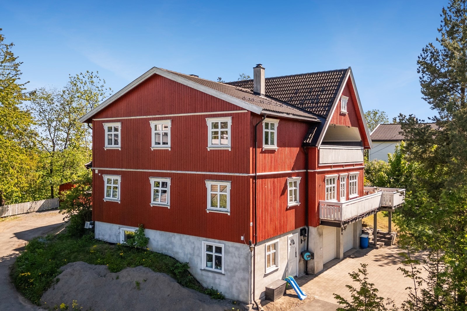 Stor tomt med mange muligheter. Galleribilde