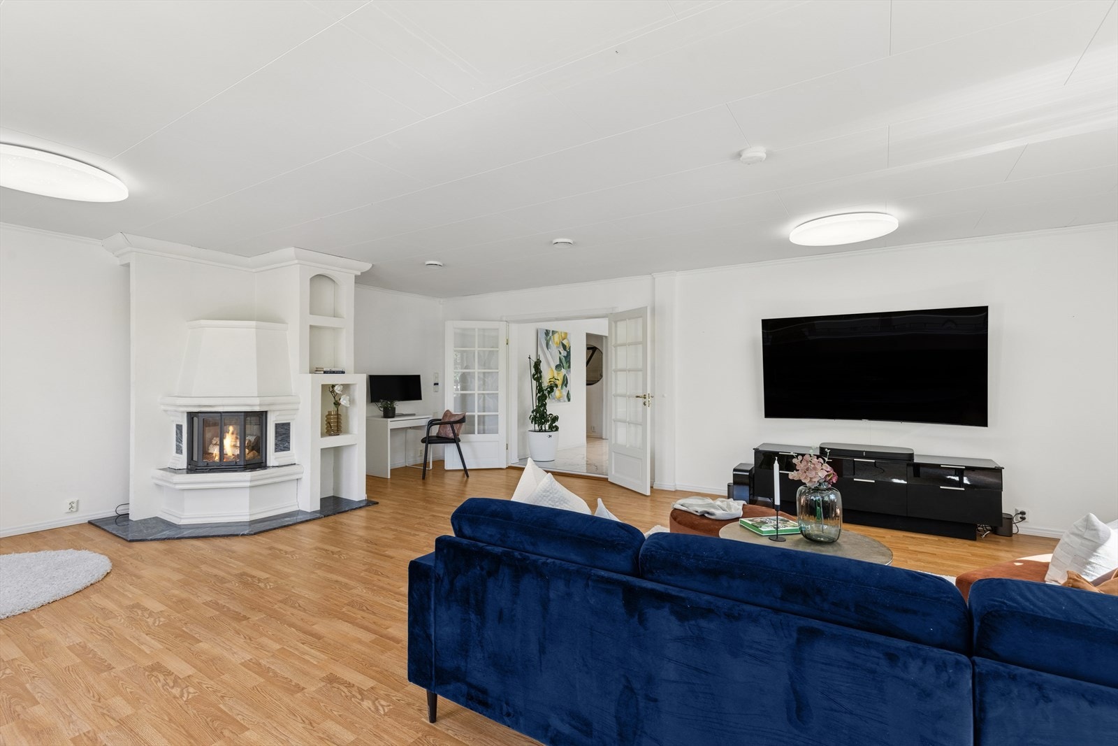 Peisovn sentralt i rommet. Galleribilde