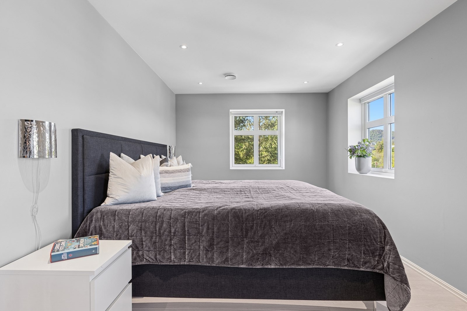 Boligen har fire romslige soverom i 2.etasje. Galleribilde