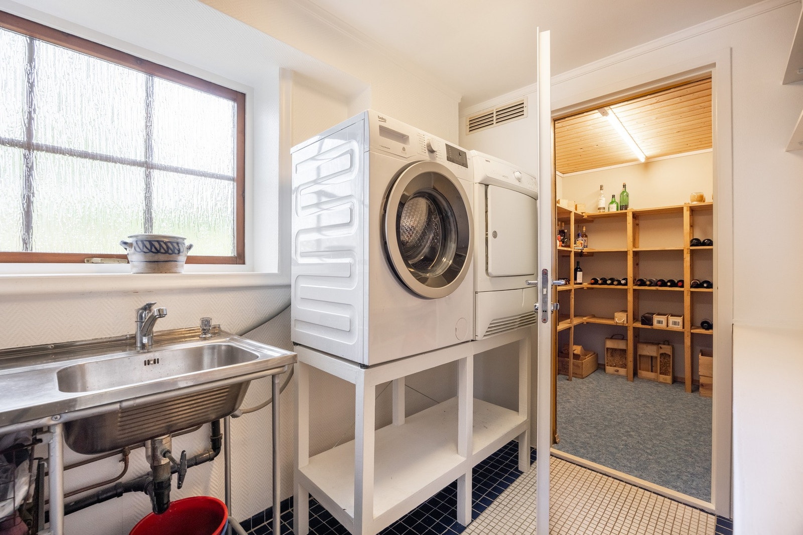 Vaskerom i 1. etasje med opplegg for både vaskemaskin og tørketrommel. Galleribilde