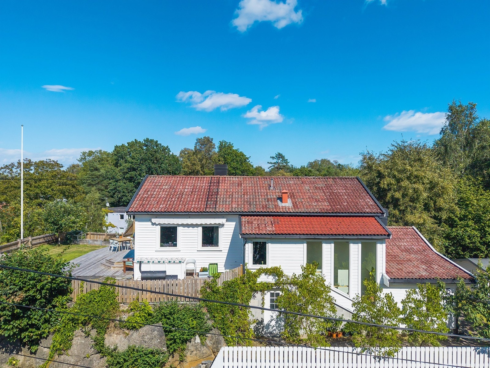 Praktisk enebolig med egen hybel. Perfekt for deg som har ungdommer i hus eller ønsker å leie ut hybelen Galleribilde