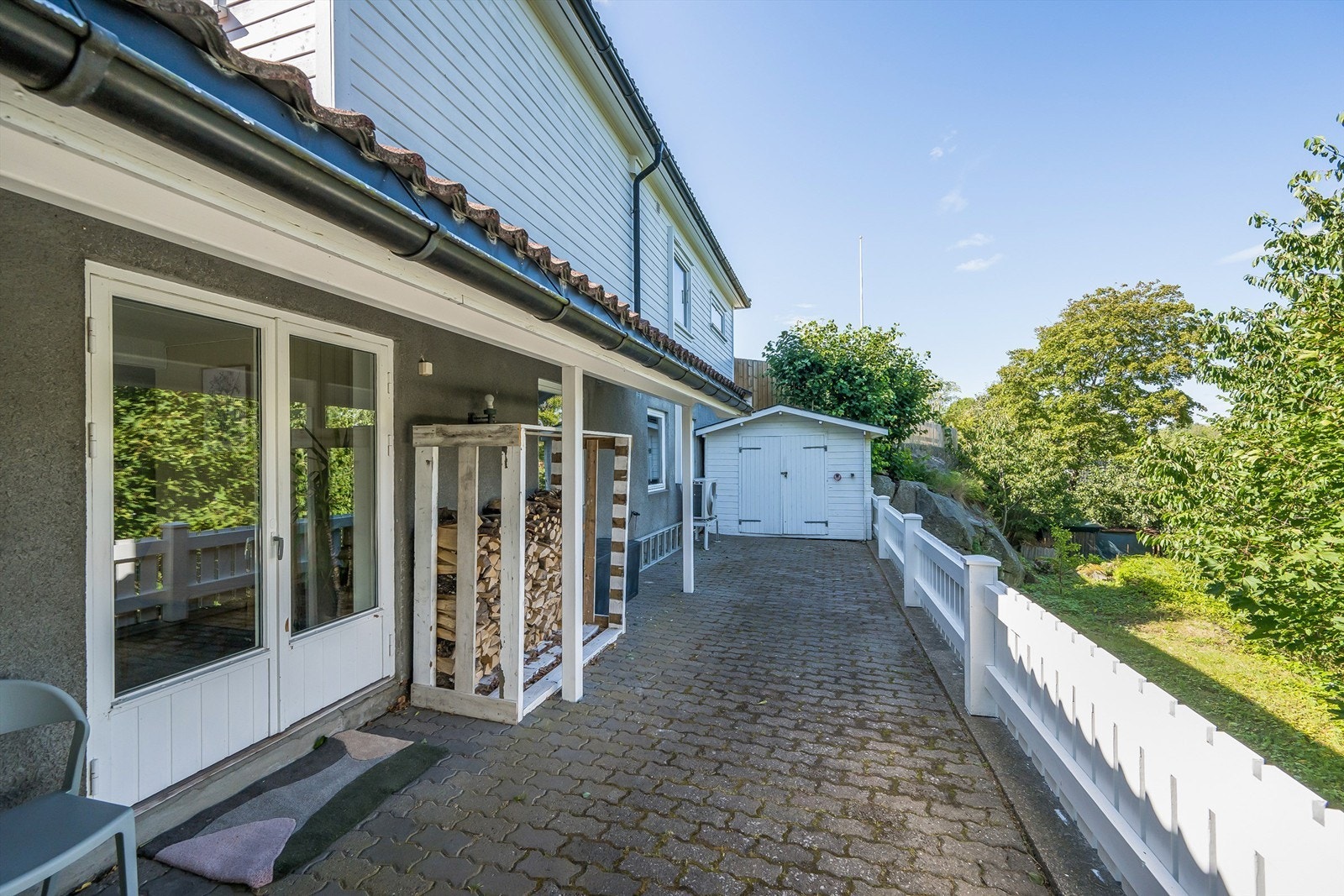 Uteplass utenfor hybelen Galleribilde