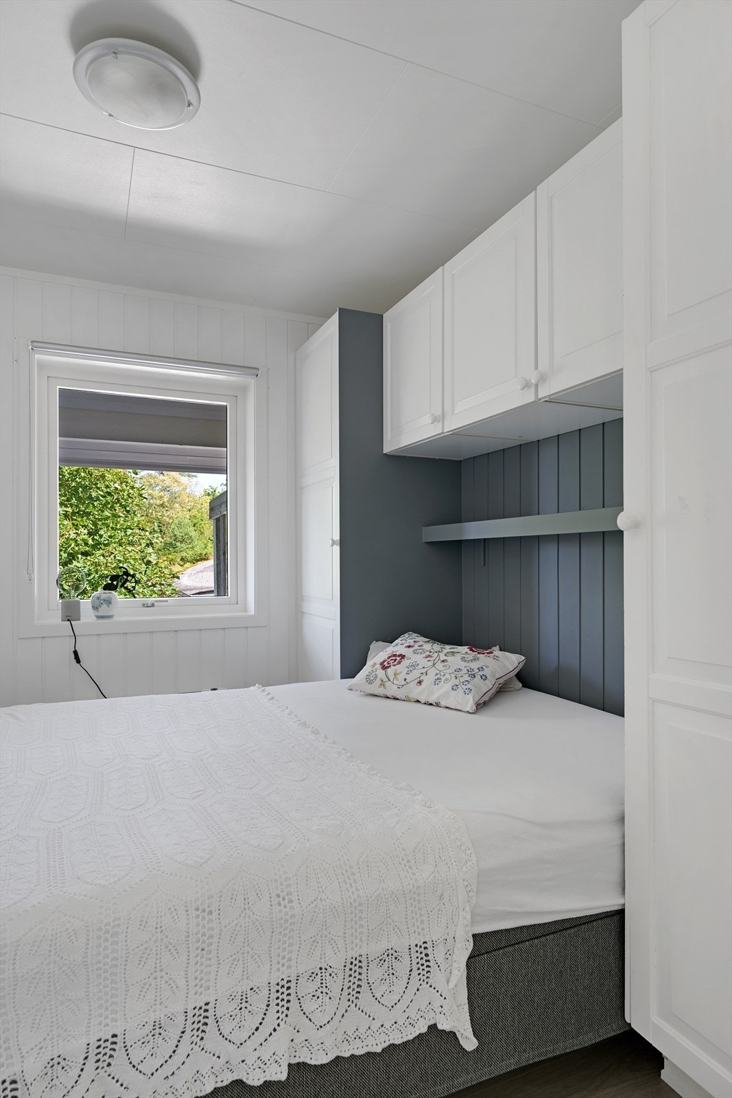 Hvorav dette hovedsoverommet har plassbygde skap Galleribilde