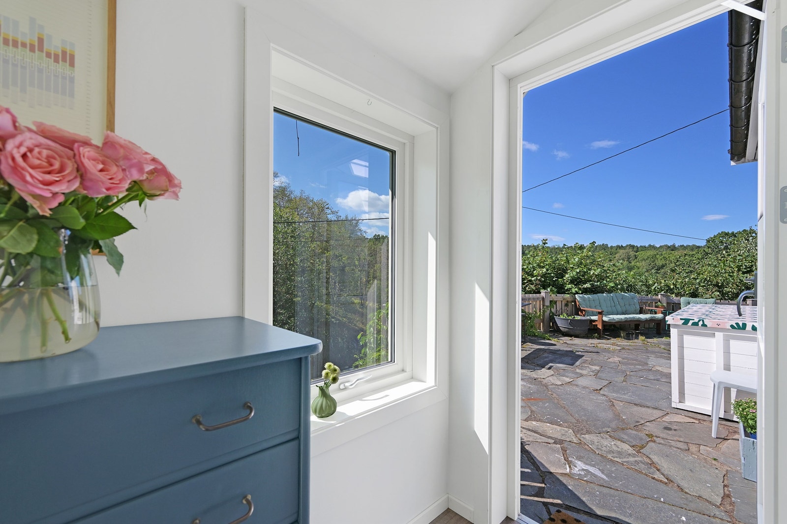 Terrassedør ut til skiferterrassen Galleribilde