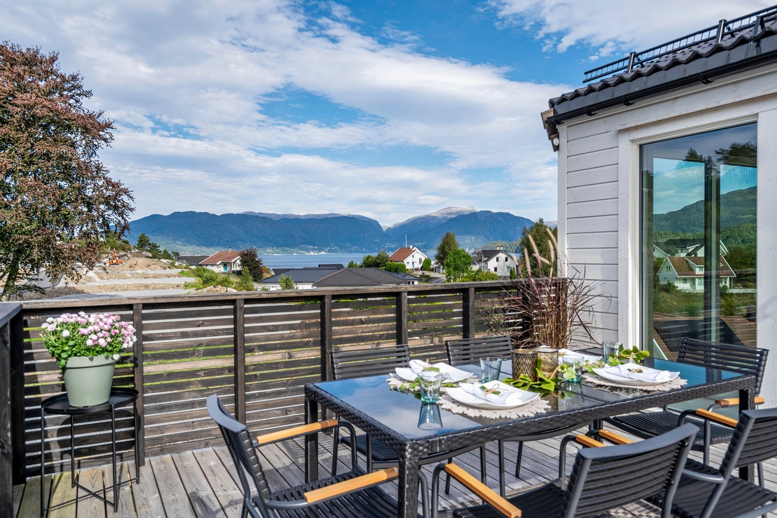 Eiendommen har meget gode sol- og lysforhold. Galleribilde