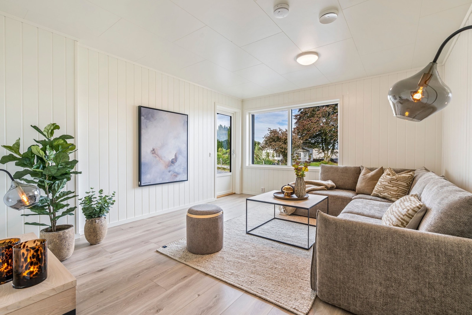 Tilgang til uteplass via kjellerstue. Galleribilde