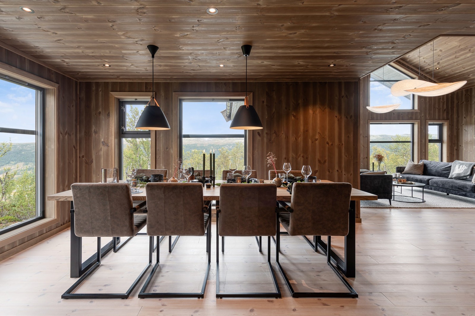 Moderne eleganse i hyttas hjerte Galleribilde