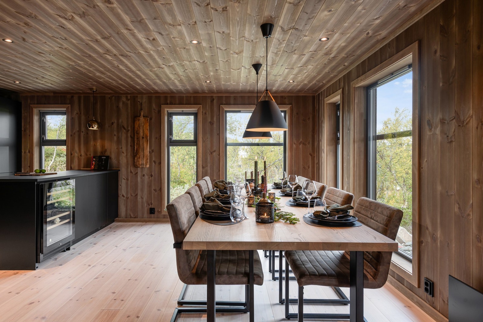 Her serveres alle måltider med utsikt Galleribilde