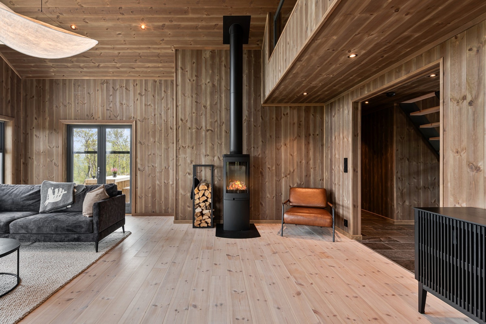 Peisen varmer godt på kalde vinterdager Galleribilde