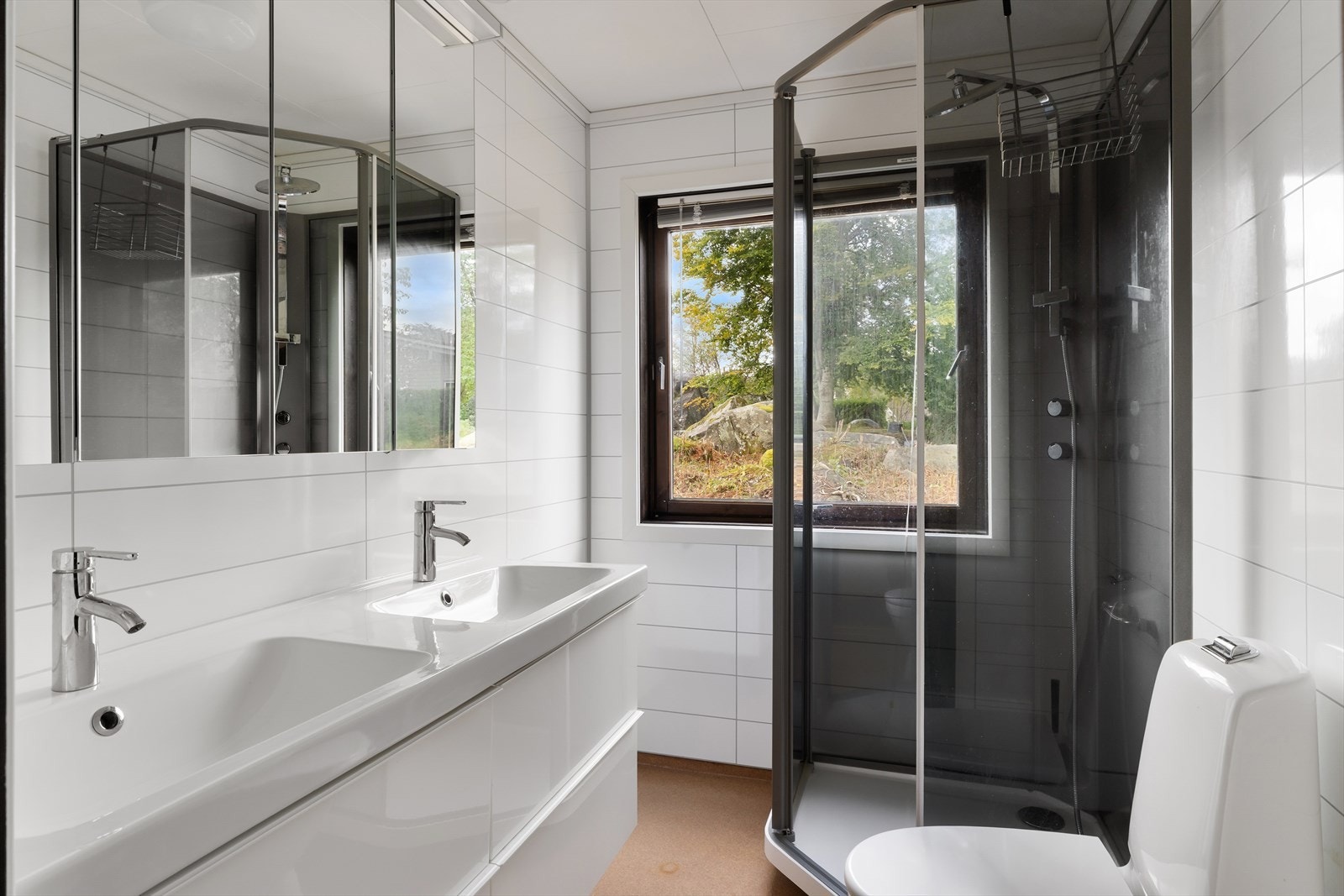 Bad 1. etasje delvis pusset opp for ca. 10 år siden Galleribilde