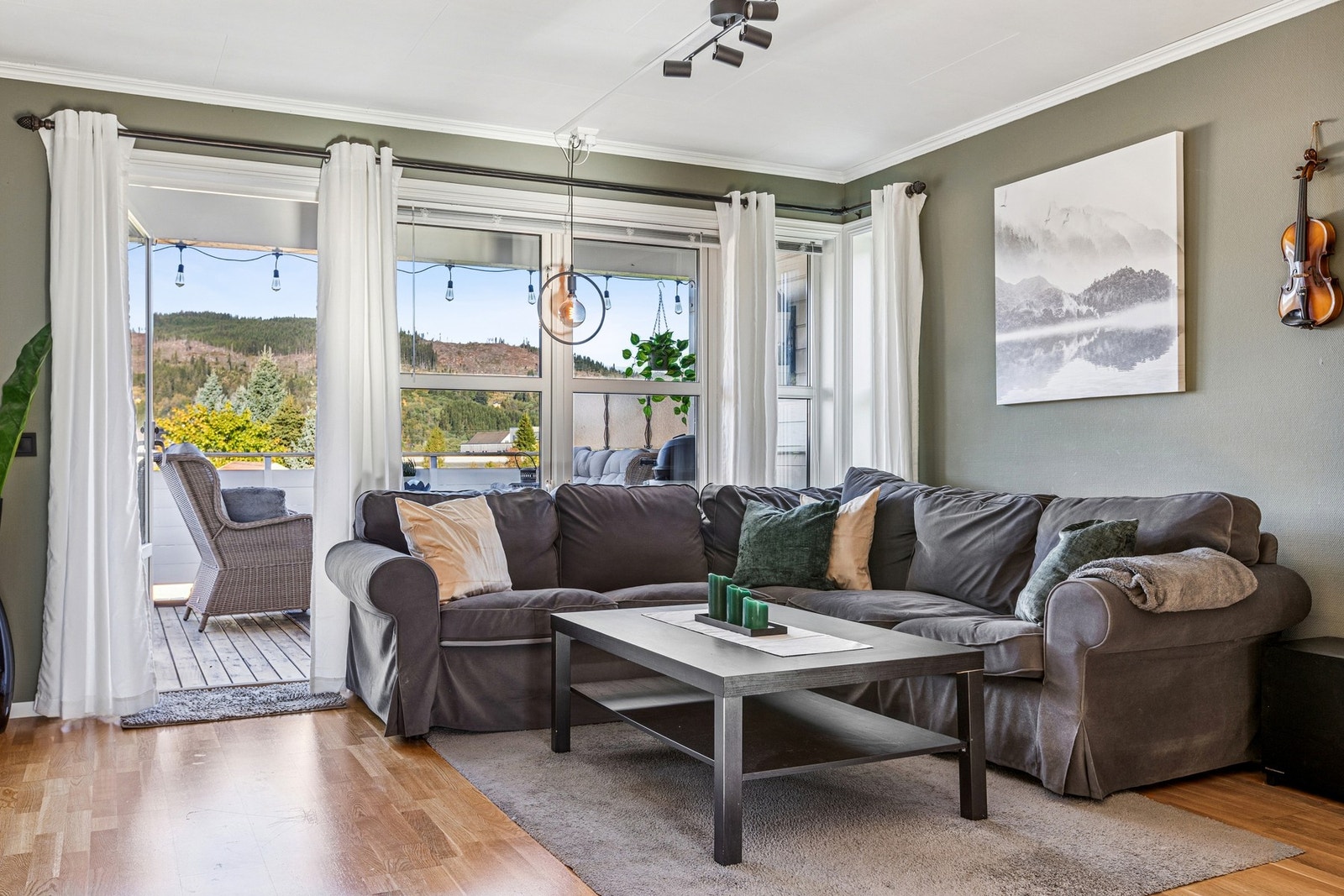 EIE eiendomsmegling ved Simen Vollan har gleden av å presentere Emmavegen 44L! Foto: Robin Hope Syrstad. Galleribilde