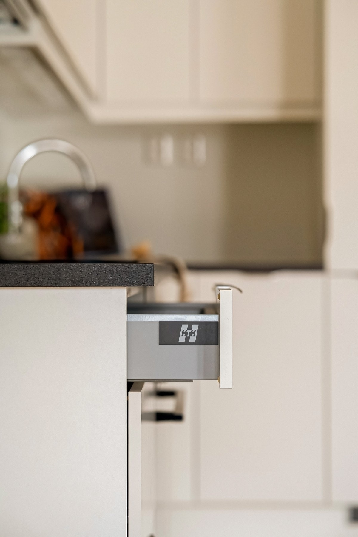 Her får du et funksjonelt kjøkken som holder stilen Galleribilde