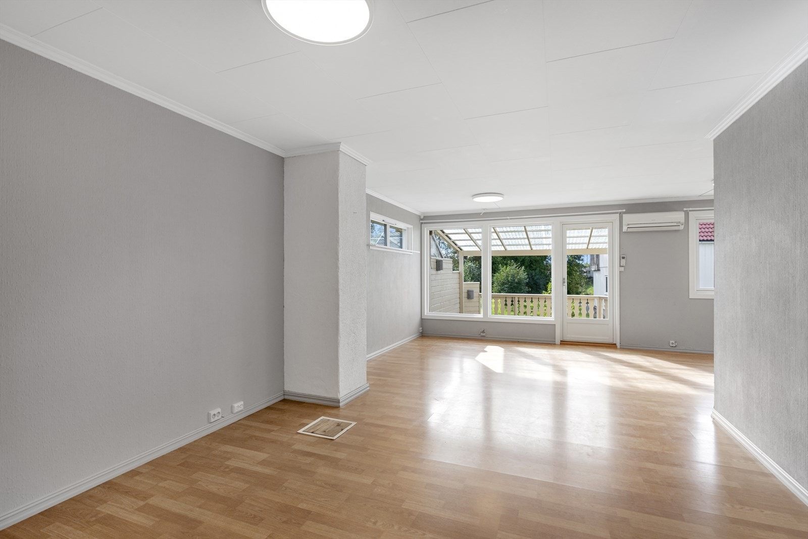 Her er det god plass til både sofagruppe og spisestue. Galleribilde