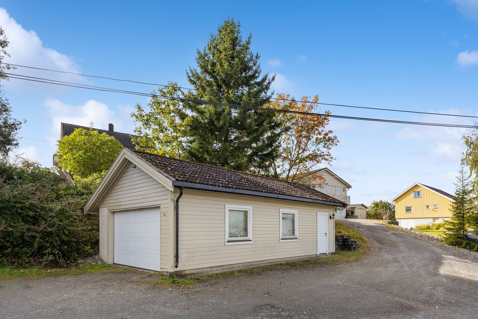 Det medfølger garasje på ca. 46 m². Galleribilde