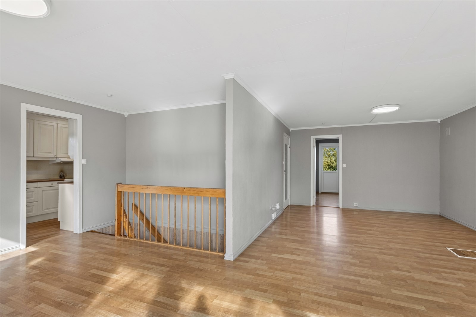 Stuen ligger i hovedetasjen. Galleribilde