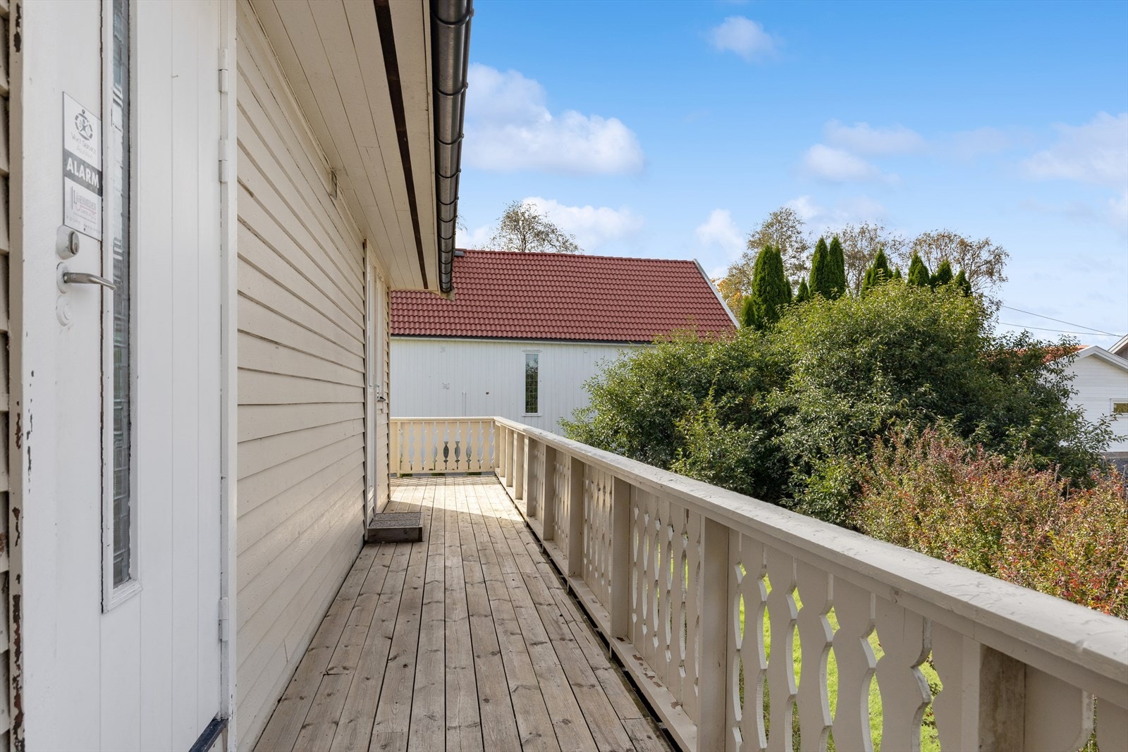 Inngangdør til hovedetasjen. Galleribilde