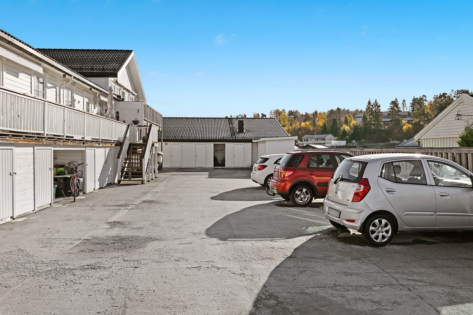 Felles parkeringsplass til sameiet Galleribilde