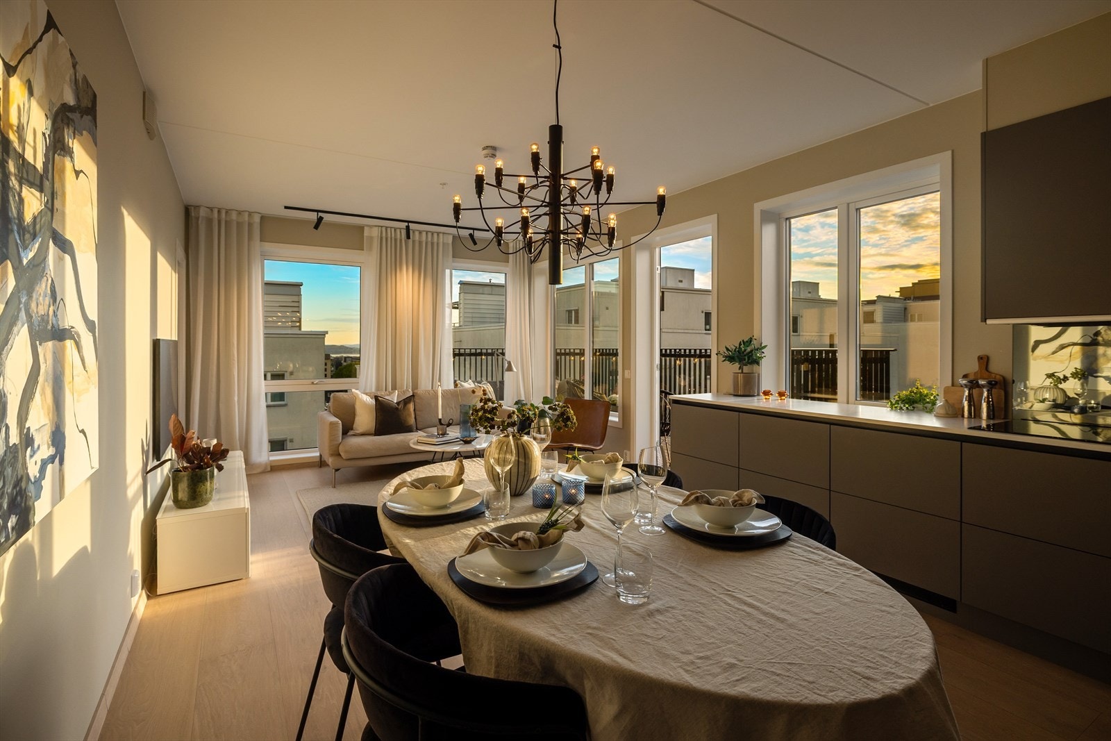 En rålekker 4-roms topp- og hjørneleilighet + 1-roms hybel fra 2023 Galleribilde