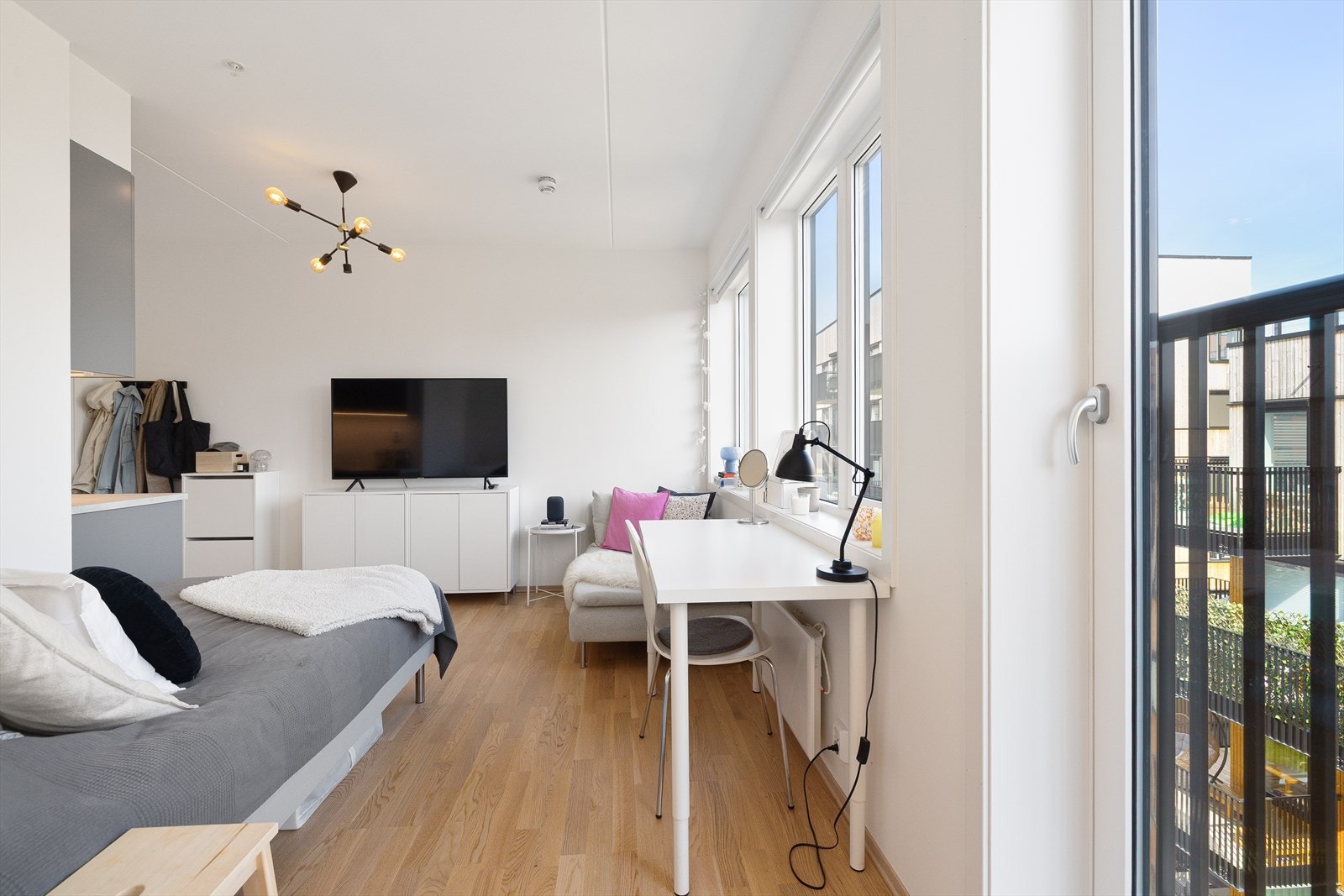 En flott fransk balkong skaper en forlengelse av rommet og gir gode luftemuligheter Galleribilde