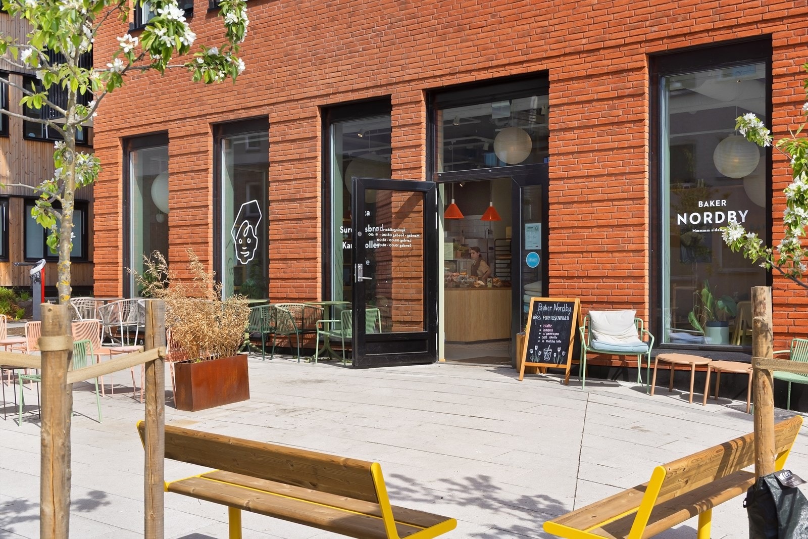 På hjørnet i borrettslaget finner du Baker Nordby Galleribilde