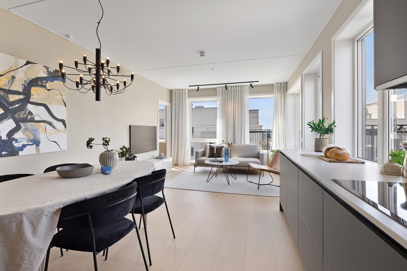 Plass til hyggelig spisebord Galleribilde