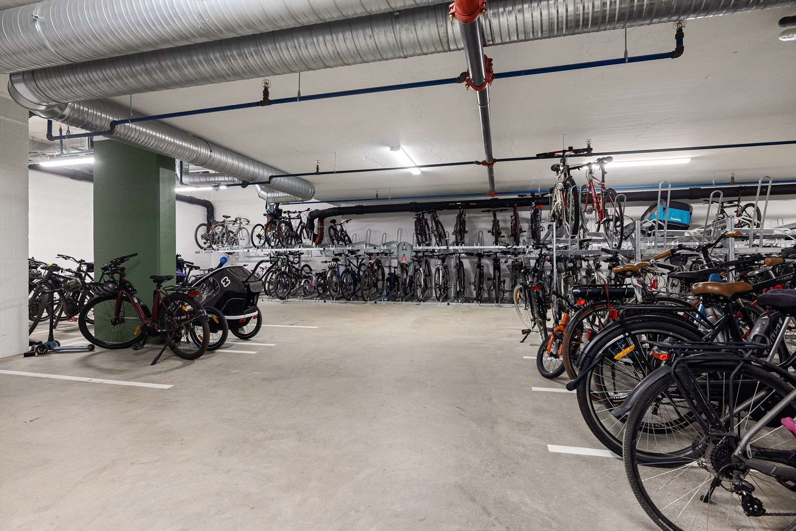 Det er felles sykkelbod for beboerne Galleribilde